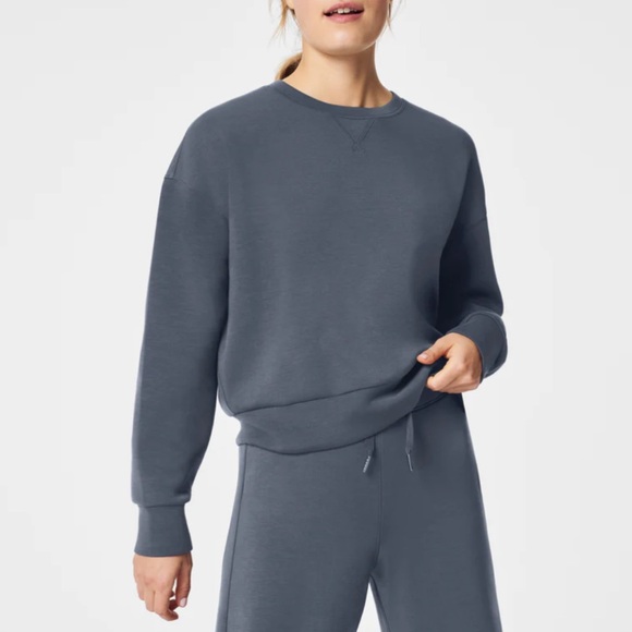 SPANX Tops - Blue Crewneck Sweatshirt
SPANX® AirEssentials
Crewneck